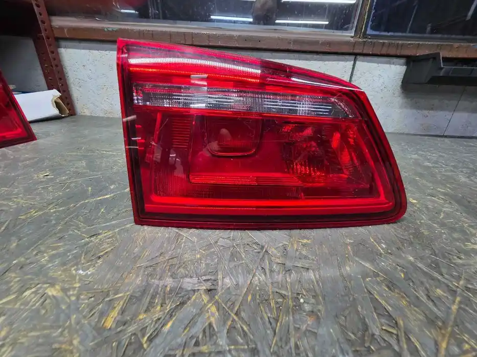 Lampa Lewy  Tył Vw Golf SportsVan w Klape 510.945.093.K