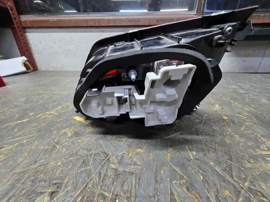 Lampa Lewy  Tył Vw Golf SportsVan w Klape 510.945.093.K
