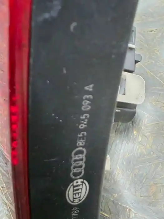 Lampa Audi A4 B7 Sedan Lewy Tył Klapa 8E5.945.093A