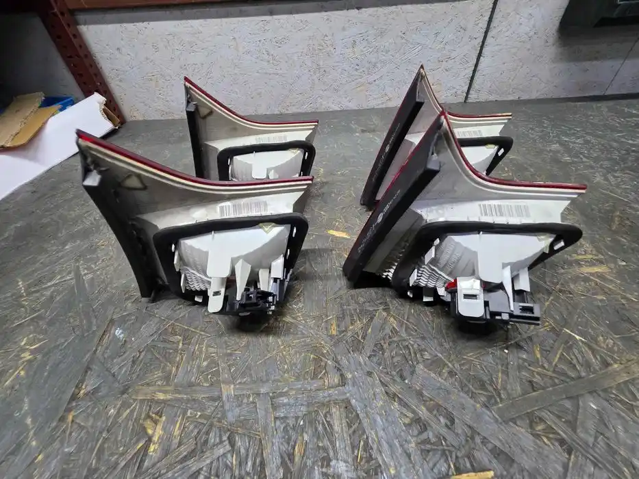 Lampa Audi A4 B7 Sedan Lewy Tył Klapa 8E5.945.093
