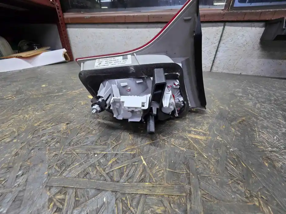 Lampa Audi A4 B7 Kombi Prawy Tył Klapa 8E9.945.094A