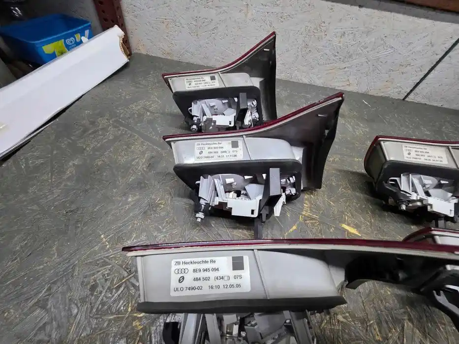 Lampa Audi A4 B7 Kombi Prawy Tył Klapa 8E9.945.094