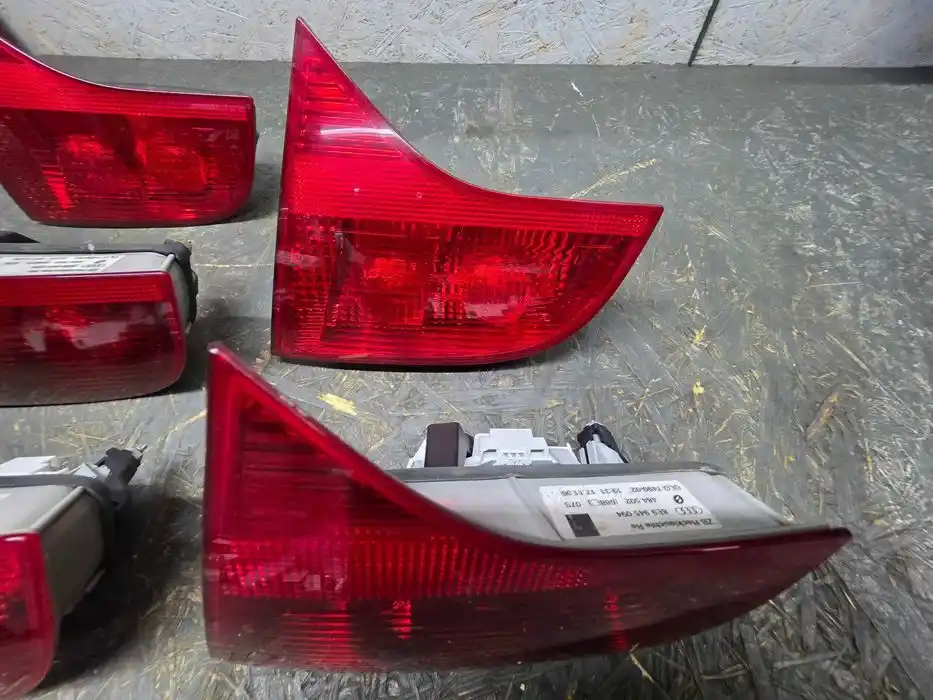 Lampa Audi A4 B7 Kombi Prawy Tył Klapa 8E9.945.094