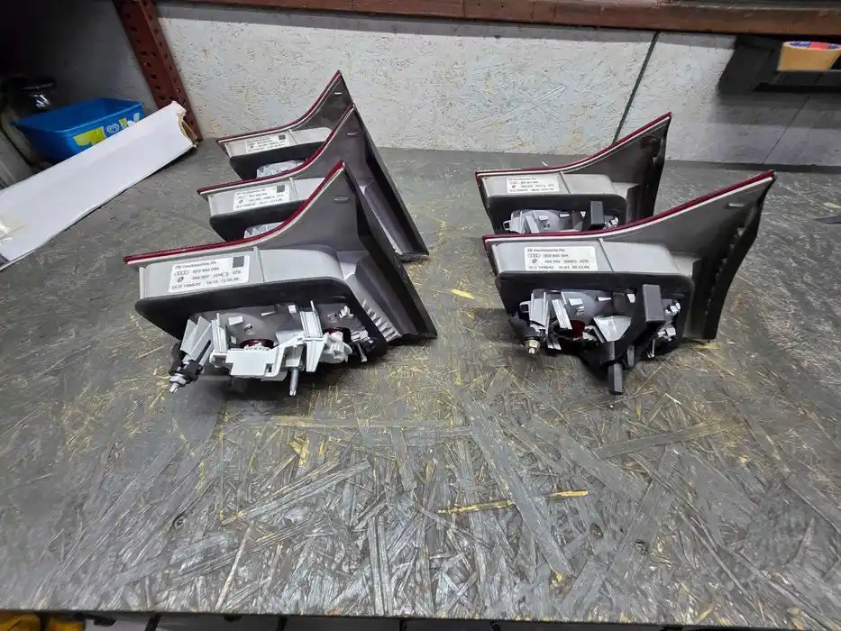 Lampa Audi A4 B7 Kombi Prawy Tył Klapa 8E9.945.094