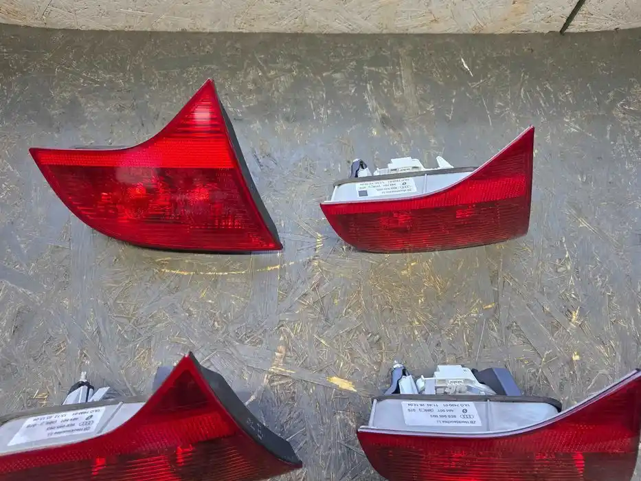 Lampa Audi A4 B7 Kombi Lewy Tył Klapa 8E9.945.093