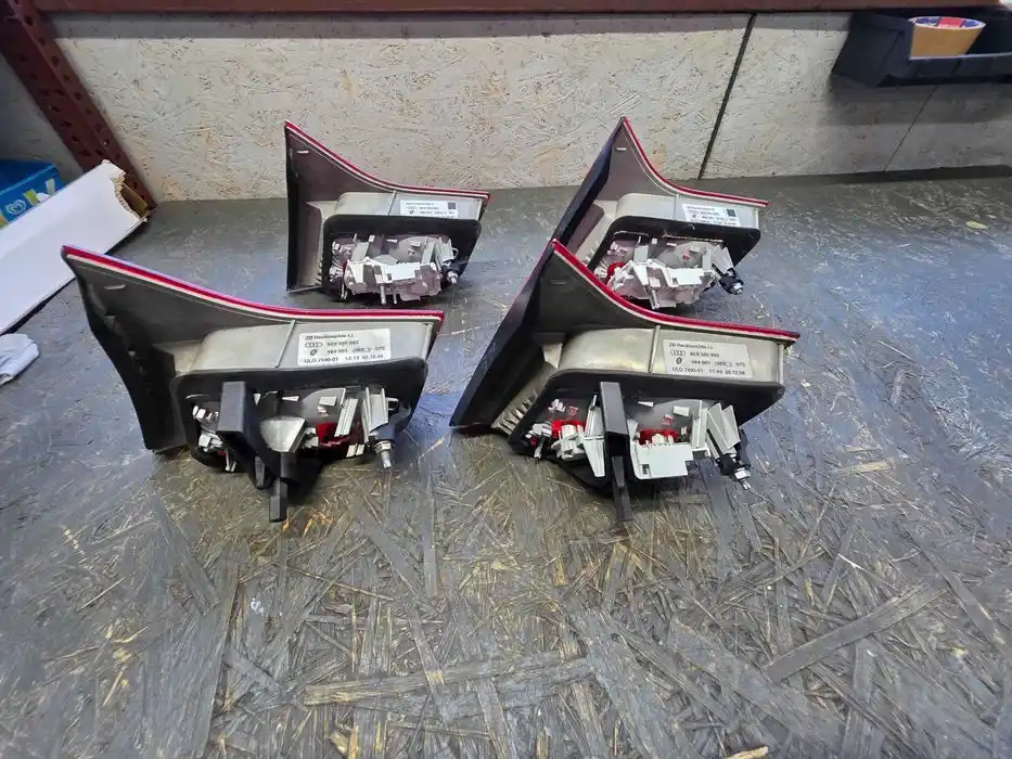 Lampa Audi A4 B7 Kombi Lewy Tył Klapa 8E9.945.093