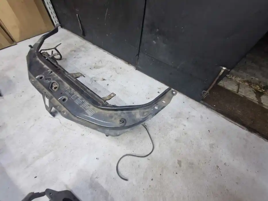 Belka Pas Przedni Renault VelSatis