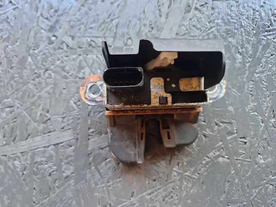 Zamek Tylnej Klampy Vw UP 1S0.827.645