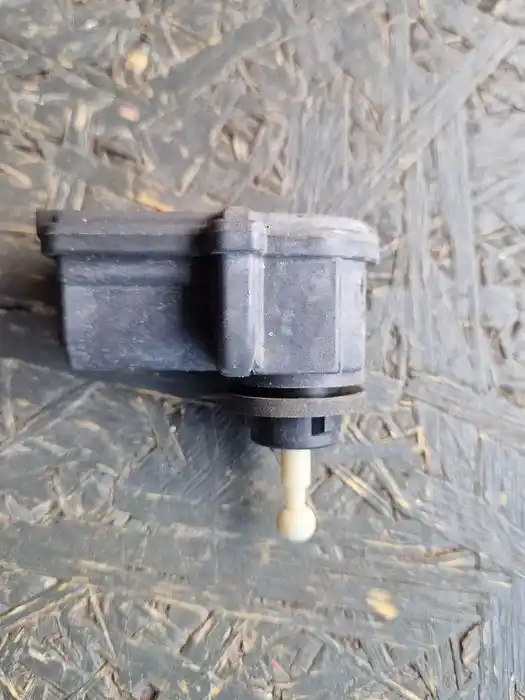 Silniczek Regulacji Lampy Przód Ford Focus MK2 4M5X13K198