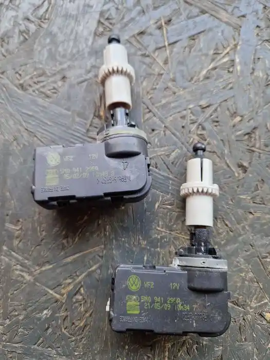 Silniczek Regulacji Lampy Przód 5M0.941.295.A
