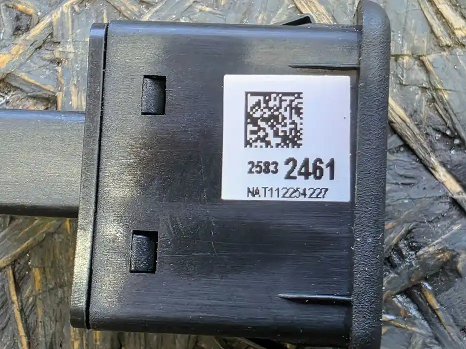 Gniazdo AUX Opel Corsa D 258.324.61