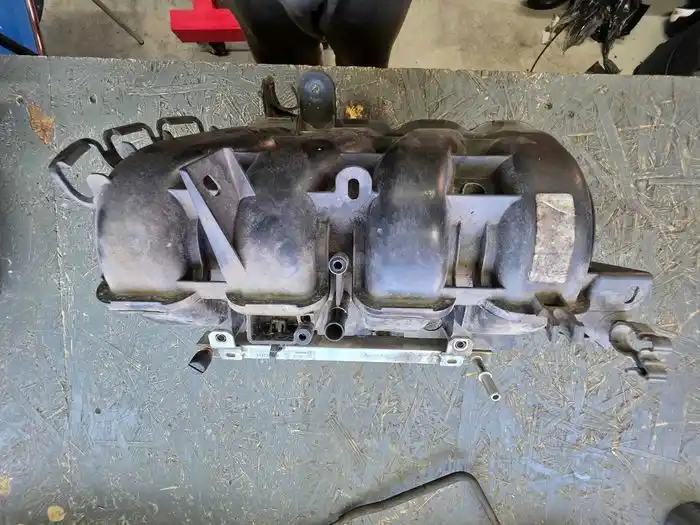 Kolektor Ssacy 555.849.78 z Listwa Wtryskowa 555.622.58 Opel Corsa D