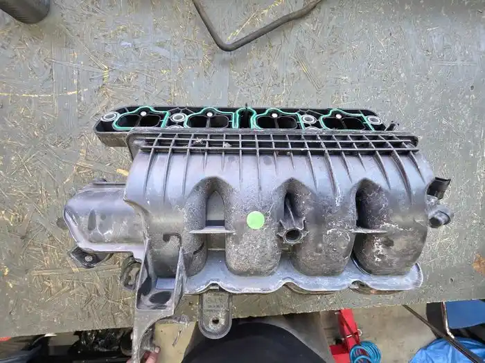 Kolektor Ssacy 555.849.78 z Listwa Wtryskowa 555.622.58 Opel Corsa D