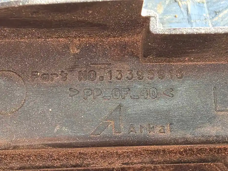 Uchwy Błotnika Lewy Przód Opel Corsa D 133.959.18