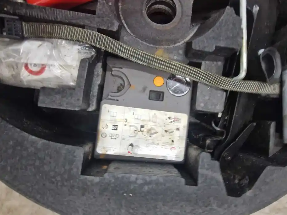Wkład Koła Zapasowego Vw Audi Seat Skoda 8P0012109F