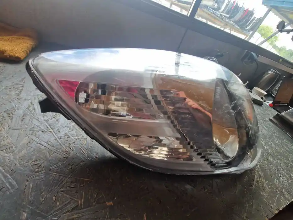 Lampa Prawy Przód Toyota Yaris II LIFT 899.027.67