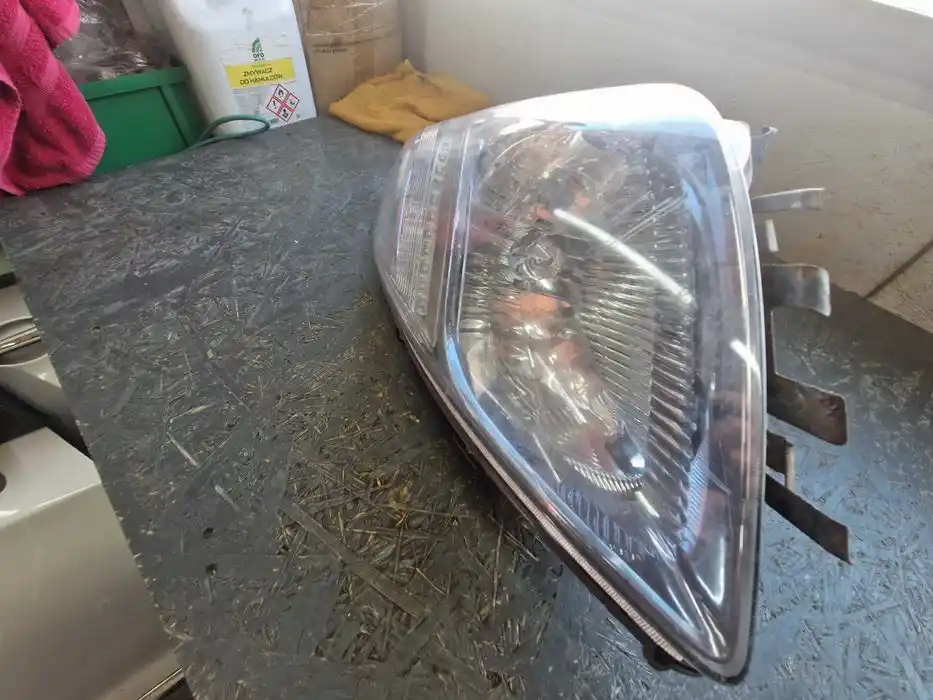 Lampa Lewy Przód TOYOTA PRIUS II 03-09r