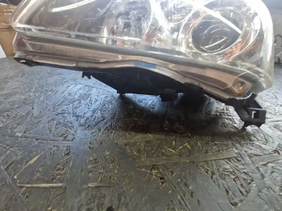 Lampa Lewy Przód Toyota Avensis 2 II T25 LIFT