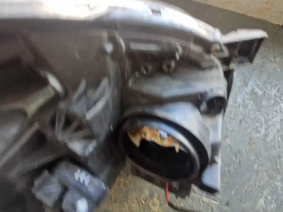 Lampa Lewy Przód Toyota Avensis 2 II T25 LIFT
