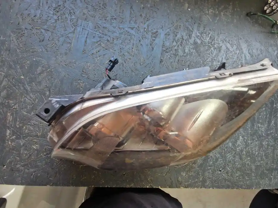 Lampa Lewy Przód Toyota Avensis 2 II T25 LIFT