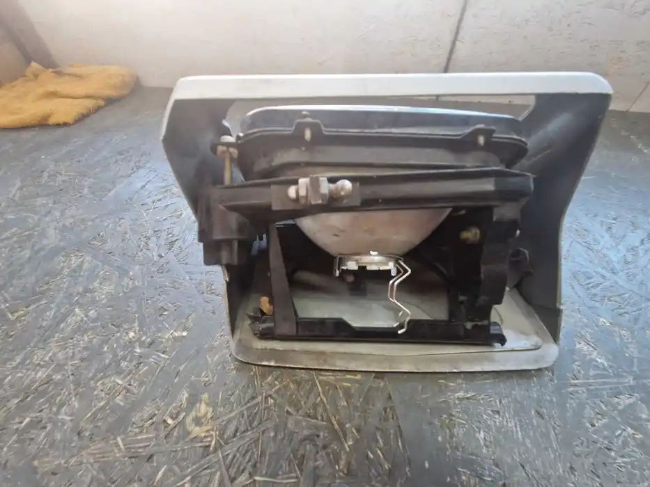 Lampa Prawy Przód VOLVO 480