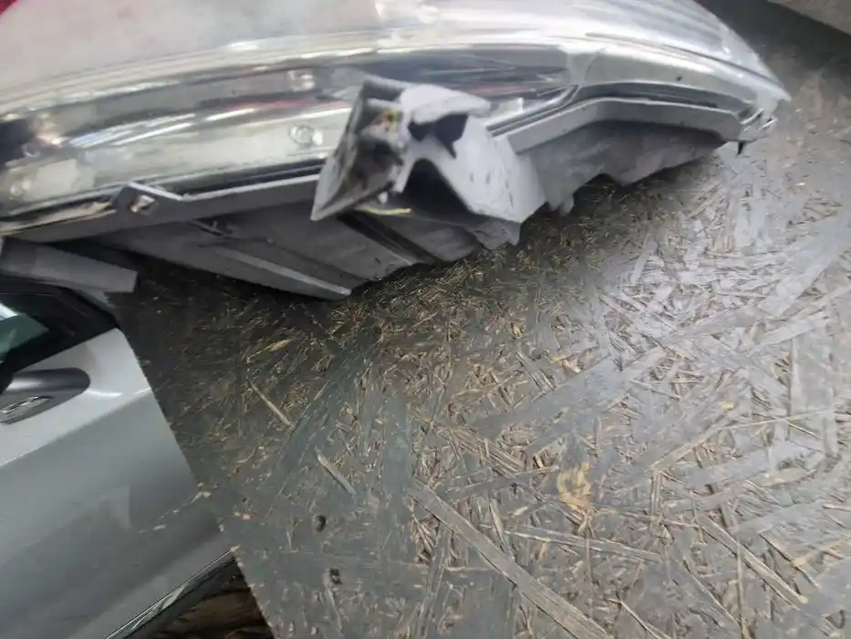 Lampa Lewy Przód CITROEN C1 I 890.324.02