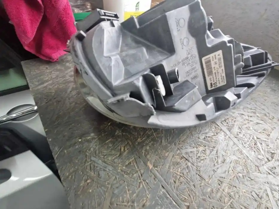 Lampa Lewy Przód CITROEN C1 I 890.324.02