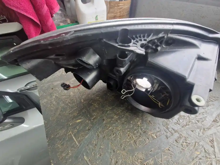 Lampa Lewy Przód Skoda Fabia II