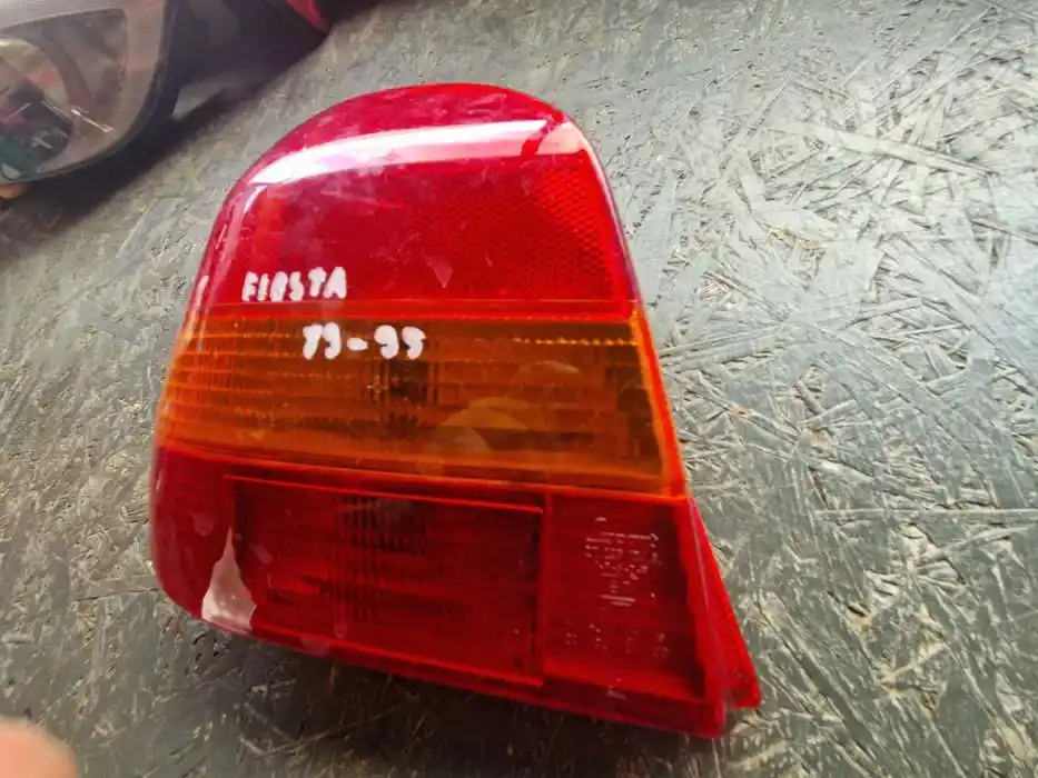 Lampa Lewy Tył Ford Fiesta 89-95