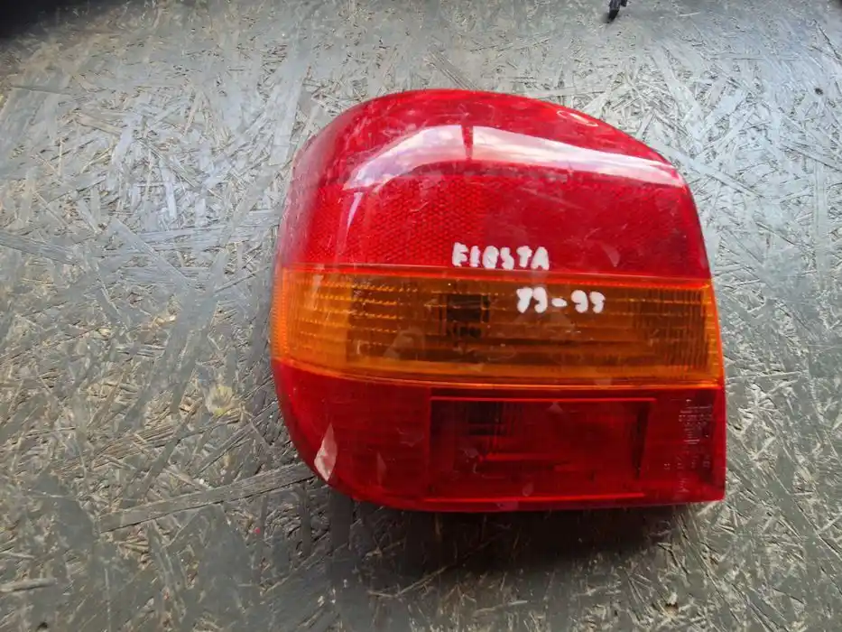 Lampa Lewy Tył Ford Fiesta 89-95