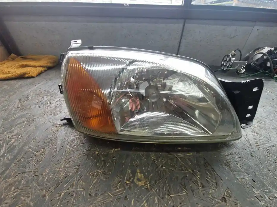 Lampa Prawy Przód FORD FIESTA V MK5 HB 3D LIFT 030.117.33.02