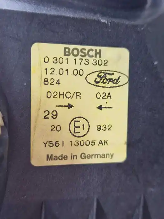 Lampa Prawy Przód FORD FIESTA V MK5 HB 3D LIFT 030.117.33.02