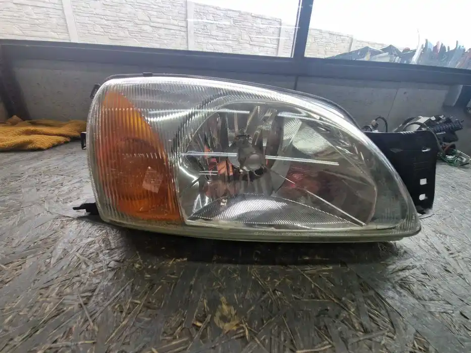 Lampa Prawy Przód FORD FIESTA V MK5 HB 3D LIFT 030.117.33.02