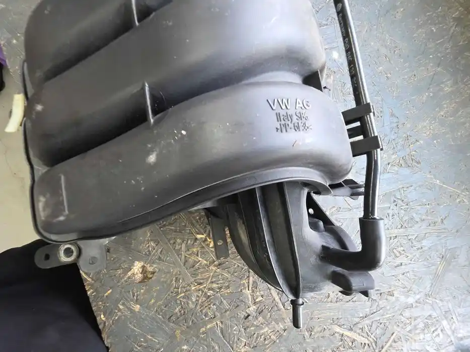 Kolektor Ssacy Vw Audi Seat Skoda 1.0 CHY 04C.133.201.H Z Wtryskami