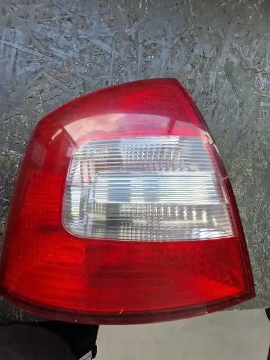 Lampa Lewy Tył Skoda Octavia II FL HB