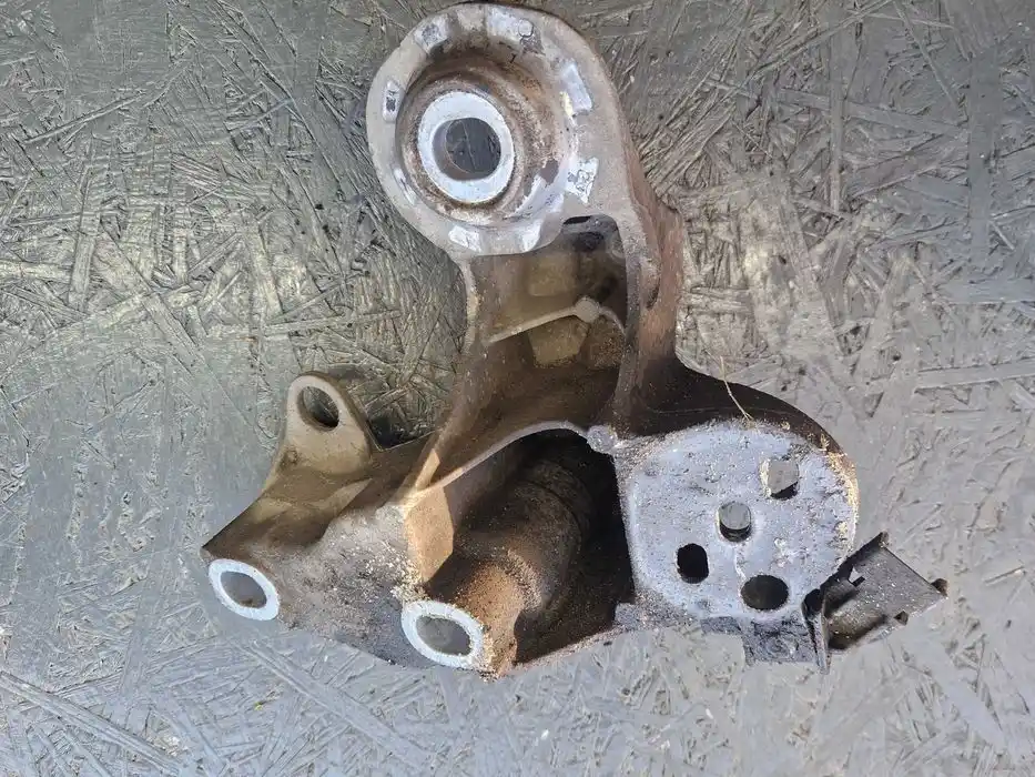 Łapa Silnika Prawa Seat Exeo Audi A4 B7 8E0.199.352.N