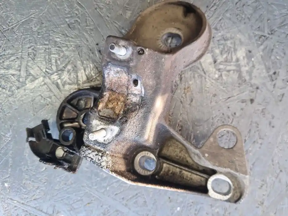 Łapa Silnika Prawa Seat Exeo Audi A4 B7 8E0.199.352.N