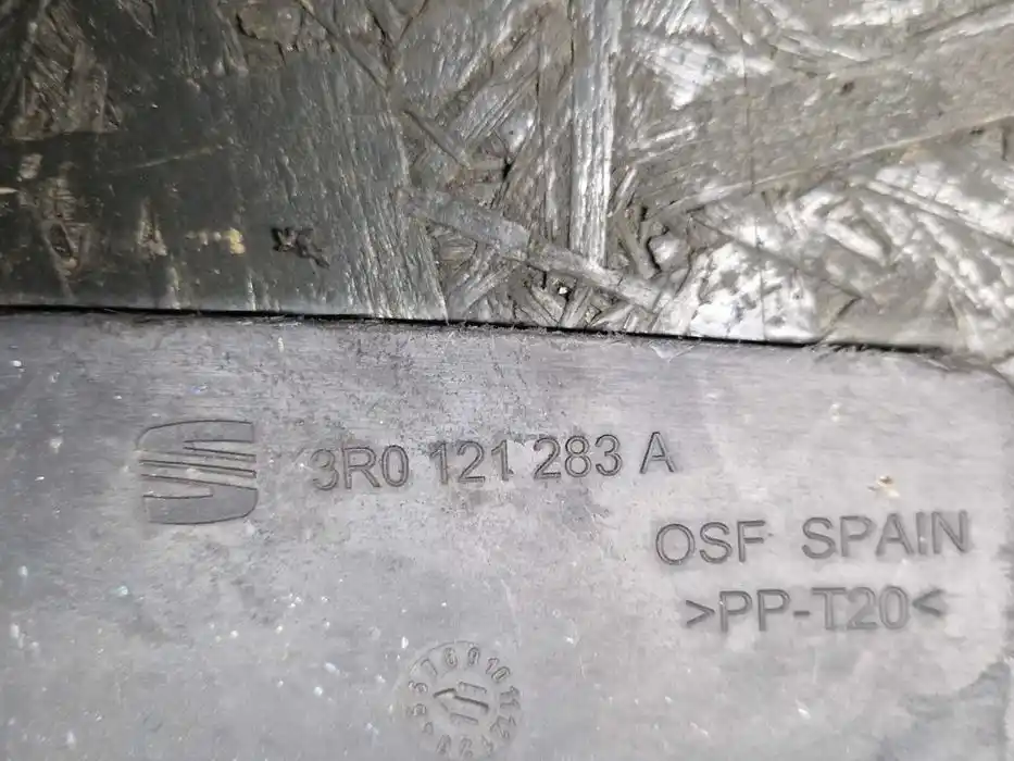 Kierownica Powietrza Osłona Chłodnicy Seat Exeo 3R0.121.283.A L+P