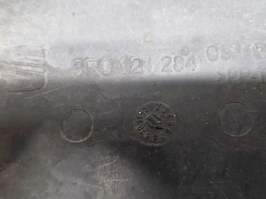 Kierownica Powietrza Osłona Chłodnicy Seat Exeo 3R0.121.283.A L+P