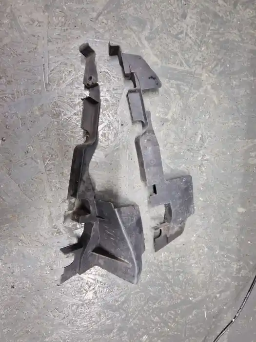 Kierownica Powietrza Osłona Chłodnicy Seat Exeo 3R0.121.283.A L+P