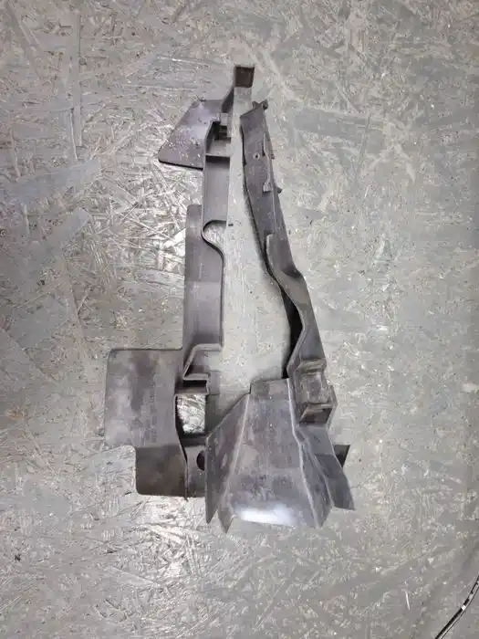Kierownica Powietrza Osłona Chłodnicy Seat Exeo 3R0.121.283.A L+P