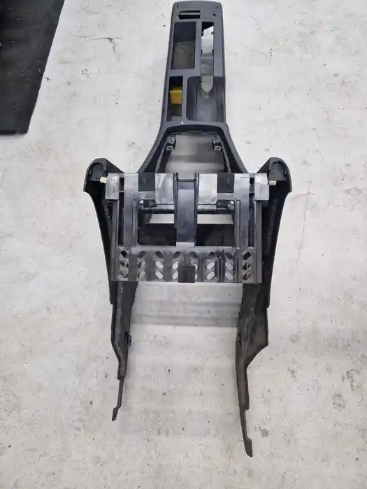 Tunel Środkowy z Koszt 2Din Seat Exeo