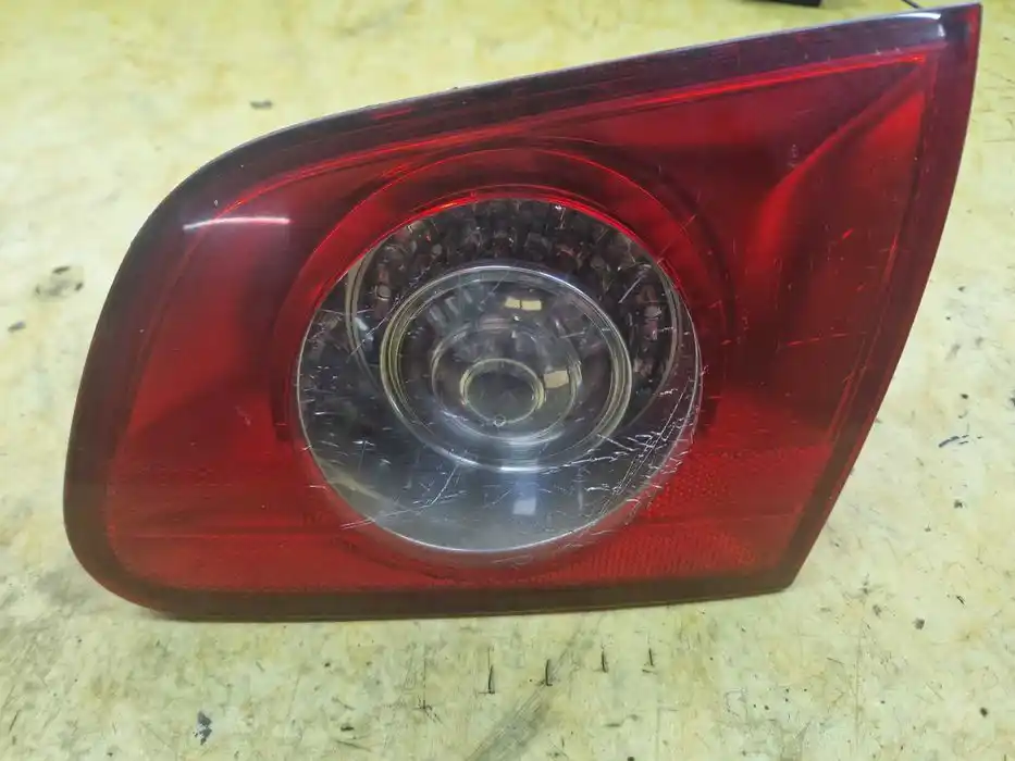 Lampa Vw Passat B6 w Klapę Prawa 3C9.945.094