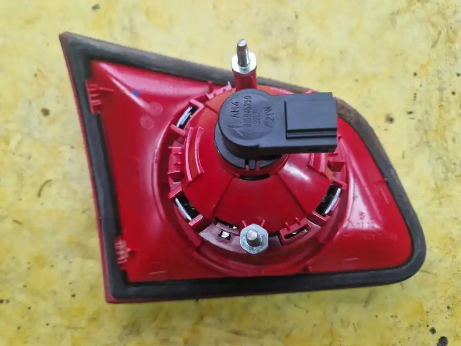 Lampa Vw Passat B6 w Klapę Prawa 3C9.945.094