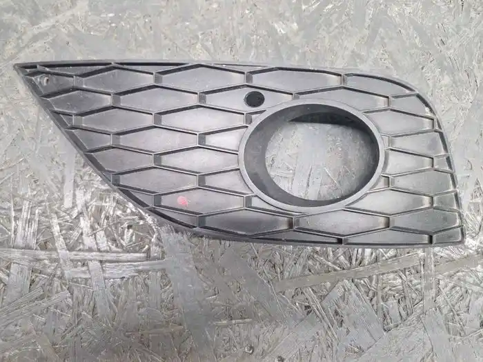 Kratka Zderzaka Prawa Seat Exeo 3R0.853.666.A