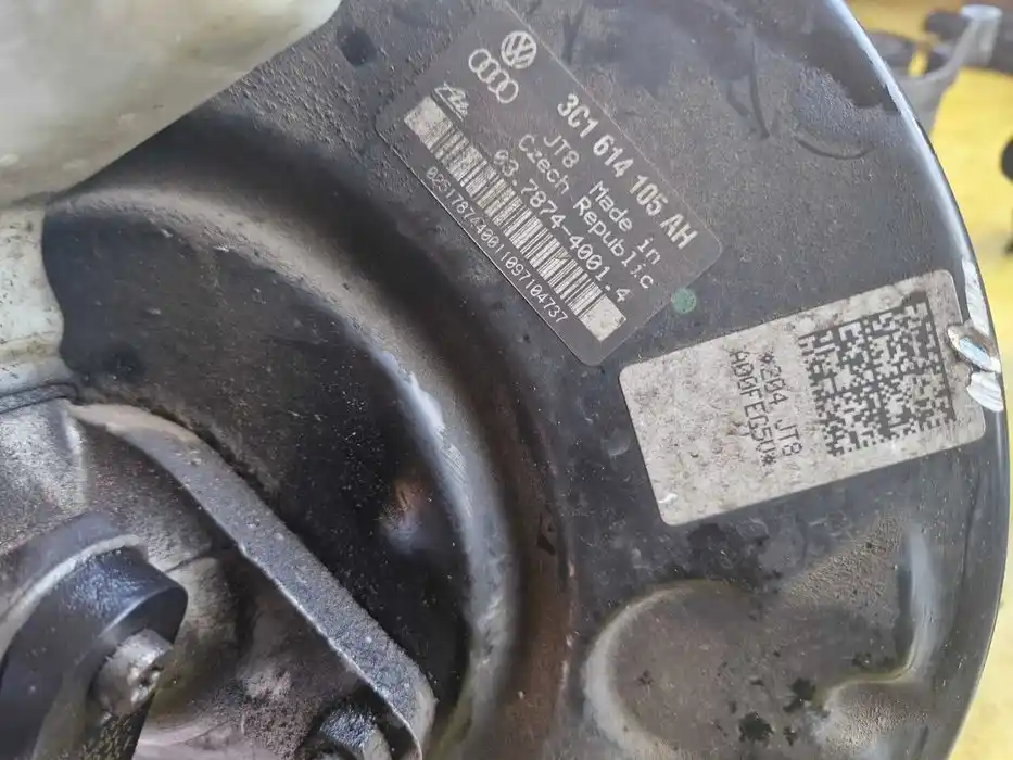 Serwo Hamulcowe Vw Passat B6 3C1.614.105AH