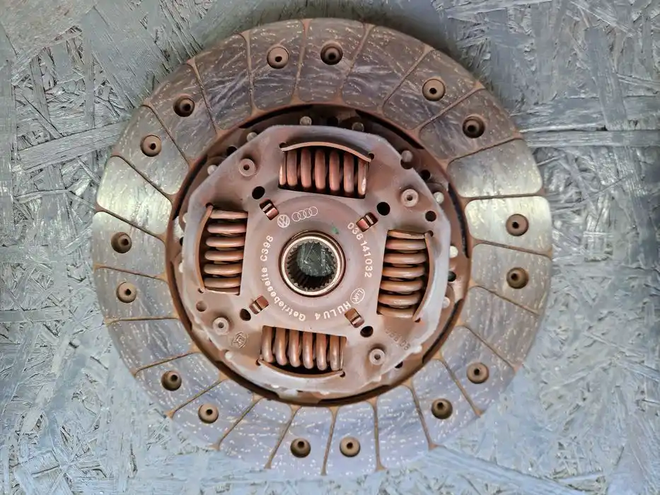 Sztywne Koło Sprzęgło 1.9 TDI-1.6TDI Audi Seat Vw Skoda 037.105.273.C