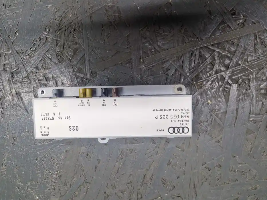 Wzmacniacz Antenowy Vw Audi Seat Skoda  8E9.035.225.P