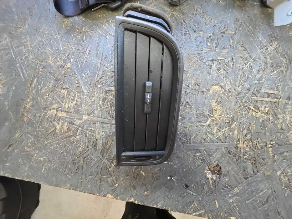 Kratka Nawiewu Lewa Dodge Journey I 60612438