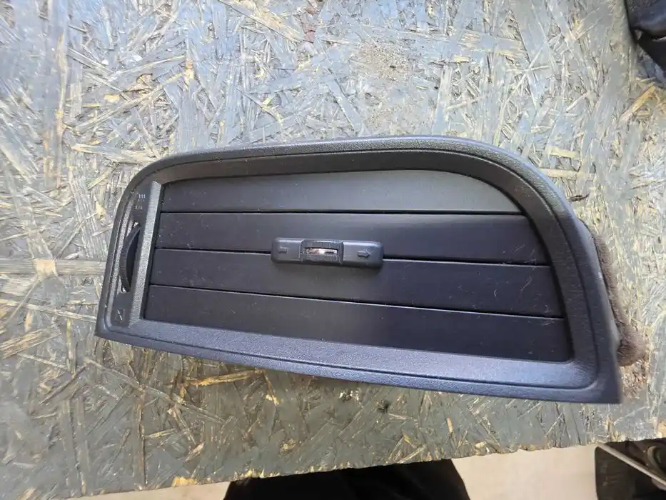 Kratka Nawiewu Lewa Dodge Journey I 60612438